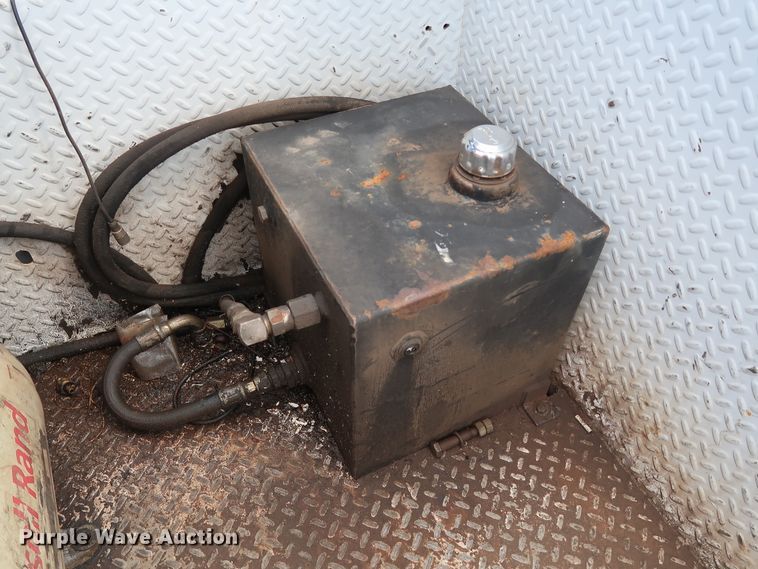 image for item DG4128 2007 Ford F550 XL service truck with crane