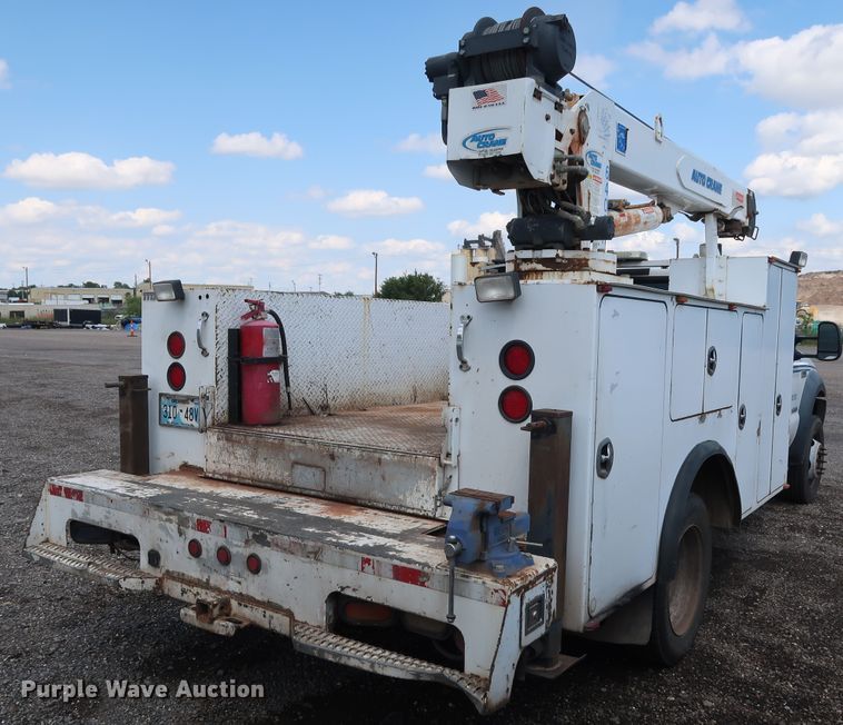 image for item DG4128 2007 Ford F550 XL service truck with crane