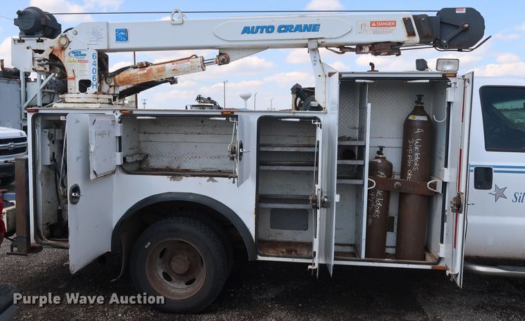 image for item DG4128 2007 Ford F550 XL service truck with crane