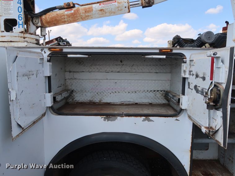 image for item DG4128 2007 Ford F550 XL service truck with crane