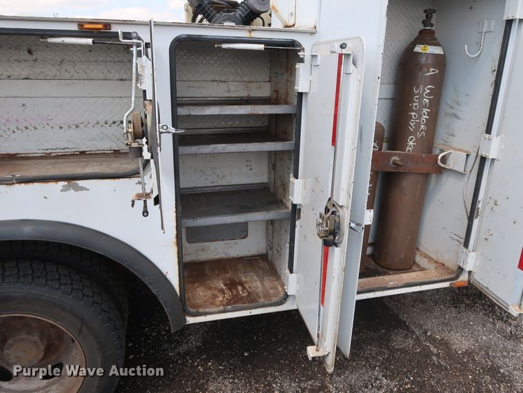 image for item DG4128 2007 Ford F550 XL service truck with crane