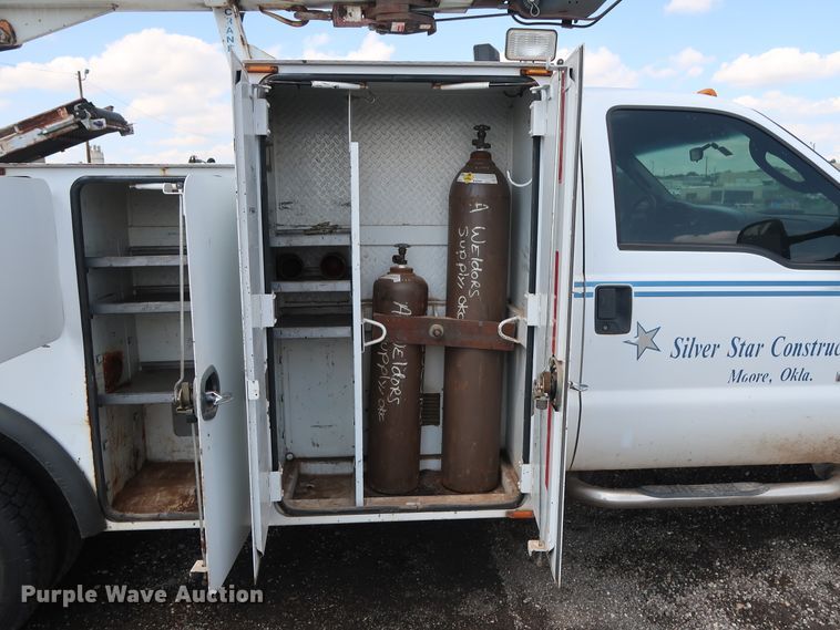 image for item DG4128 2007 Ford F550 XL service truck with crane