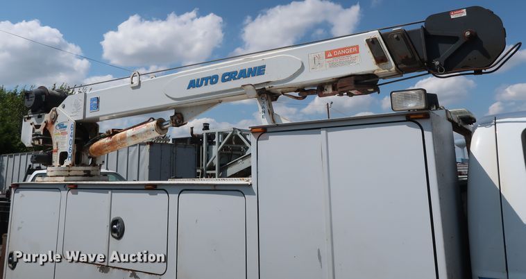 image for item DG4128 2007 Ford F550 XL service truck with crane