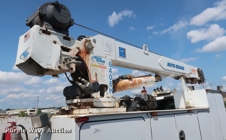 image for item DG4128 2007 Ford F550 XL service truck with crane