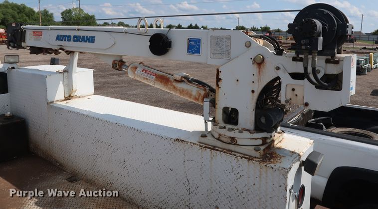 image for item DG4128 2007 Ford F550 XL service truck with crane