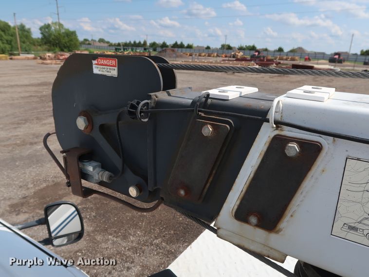 image for item DG4128 2007 Ford F550 XL service truck with crane