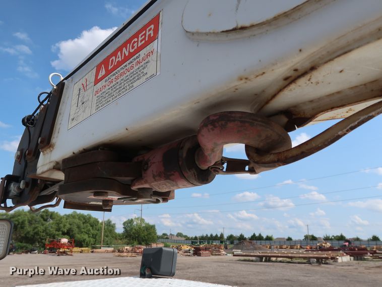 image for item DG4128 2007 Ford F550 XL service truck with crane