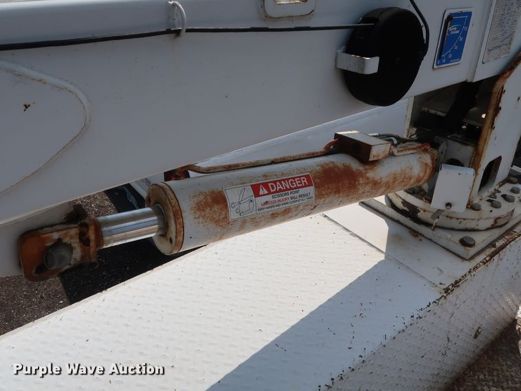 image for item DG4128 2007 Ford F550 XL service truck with crane