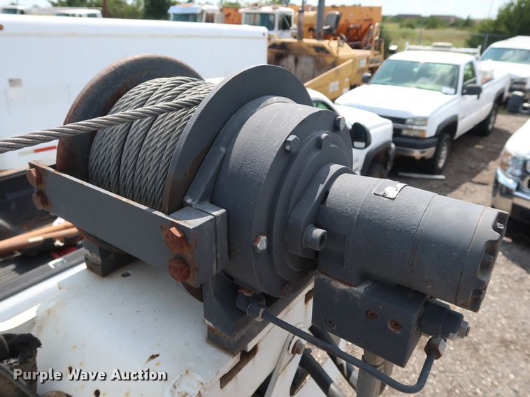 image for item DG4128 2007 Ford F550 XL service truck with crane