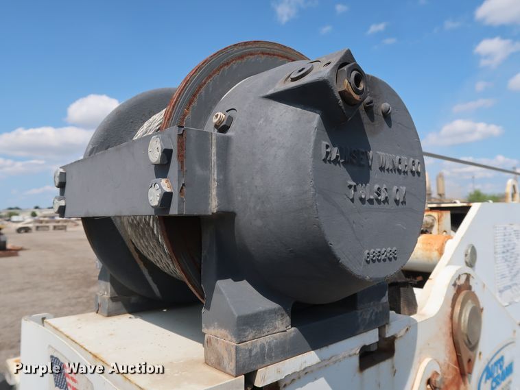 image for item DG4128 2007 Ford F550 XL service truck with crane