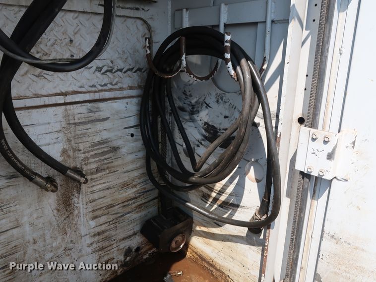 image for item DG4128 2007 Ford F550 XL service truck with crane