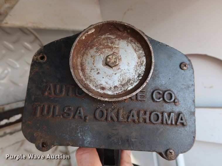 image for item DG4128 2007 Ford F550 XL service truck with crane