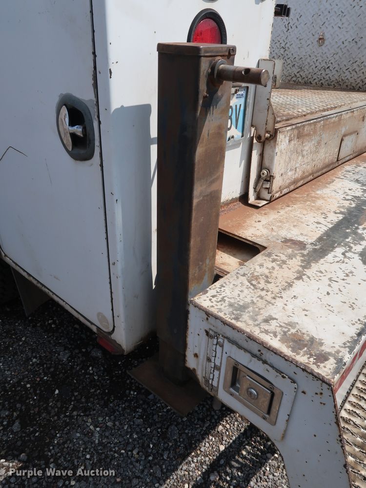 image for item DG4128 2007 Ford F550 XL service truck with crane