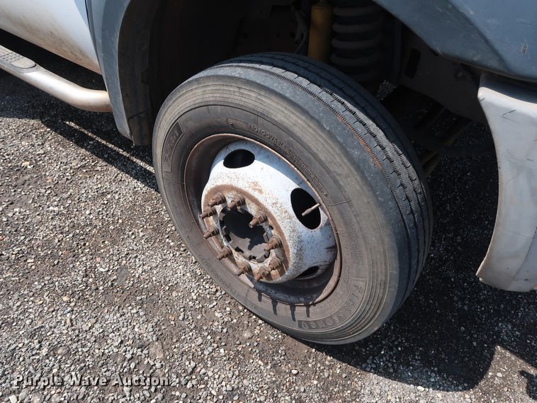 image for item DG4128 2007 Ford F550 XL service truck with crane