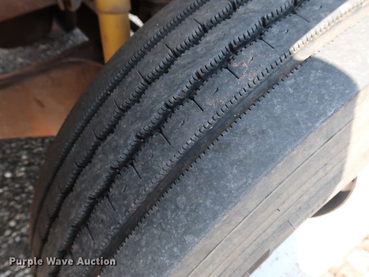 image for item DG4128 2007 Ford F550 XL service truck with crane