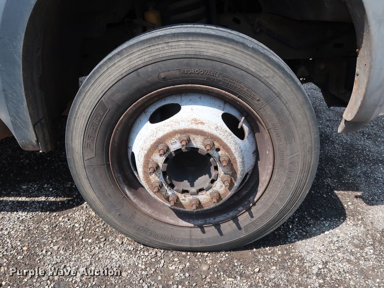 image for item DG4128 2007 Ford F550 XL service truck with crane