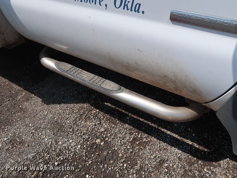 image for item DG4128 2007 Ford F550 XL service truck with crane