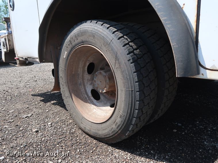 image for item DG4128 2007 Ford F550 XL service truck with crane