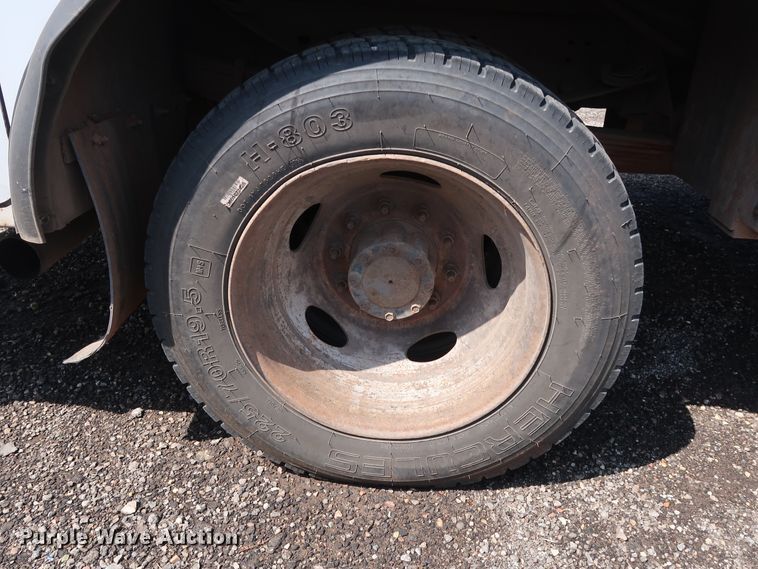 image for item DG4128 2007 Ford F550 XL service truck with crane