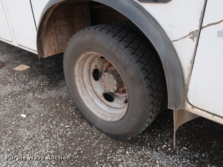 image for item DG4128 2007 Ford F550 XL service truck with crane