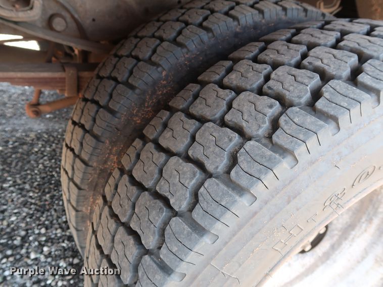 image for item DG4128 2007 Ford F550 XL service truck with crane