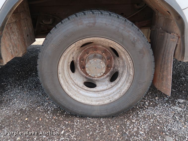 image for item DG4128 2007 Ford F550 XL service truck with crane