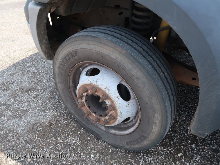 image for item DG4128 2007 Ford F550 XL service truck with crane