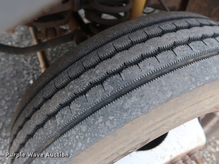 image for item DG4128 2007 Ford F550 XL service truck with crane