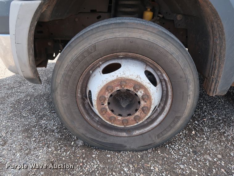 image for item DG4128 2007 Ford F550 XL service truck with crane