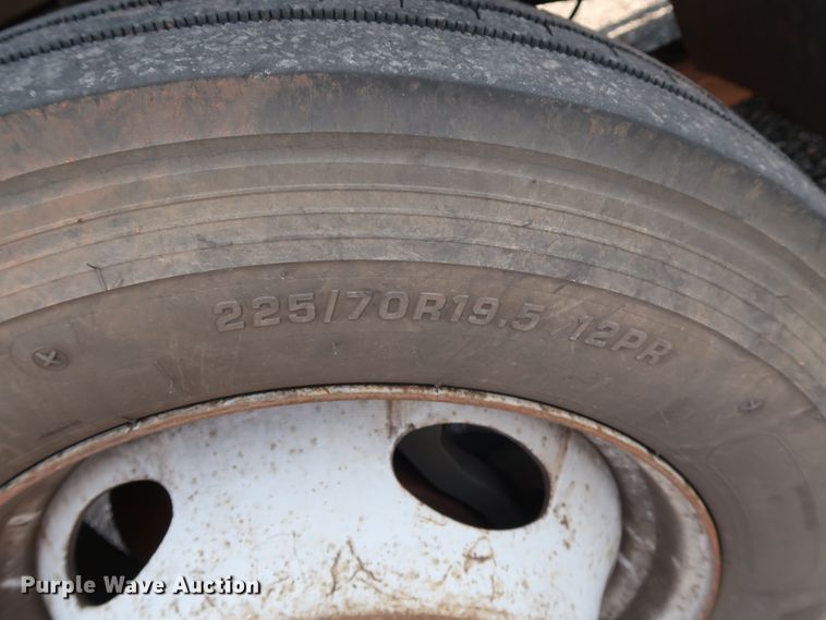 image for item DG4128 2007 Ford F550 XL service truck with crane