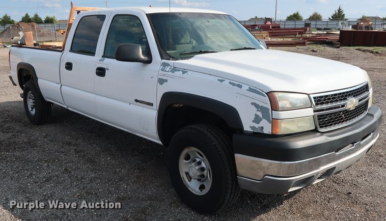 image for item DG4129 2006 Chevrolet Silverado 2500HD LS Crew Cab pickup truck