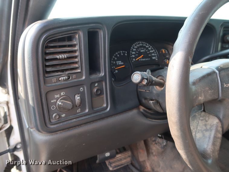 image for item DG4129 2006 Chevrolet Silverado 2500HD LS Crew Cab pickup truck