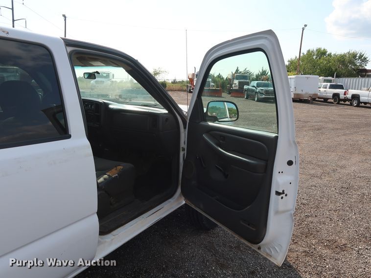 image for item DG4129 2006 Chevrolet Silverado 2500HD LS Crew Cab pickup truck