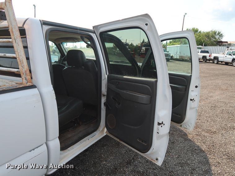 image for item DG4129 2006 Chevrolet Silverado 2500HD LS Crew Cab pickup truck