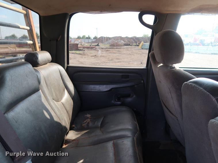 image for item DG4129 2006 Chevrolet Silverado 2500HD LS Crew Cab pickup truck