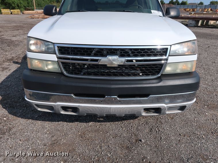 image for item DG4129 2006 Chevrolet Silverado 2500HD LS Crew Cab pickup truck