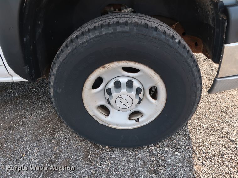 image for item DG4129 2006 Chevrolet Silverado 2500HD LS Crew Cab pickup truck