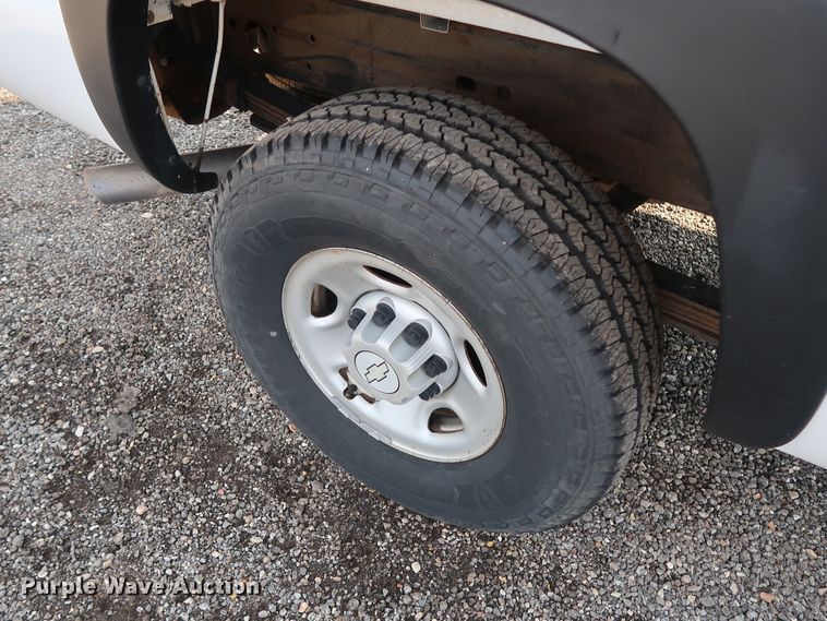 image for item DG4129 2006 Chevrolet Silverado 2500HD LS Crew Cab pickup truck