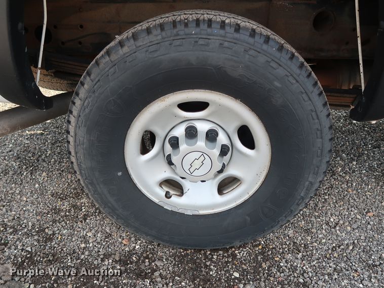 image for item DG4129 2006 Chevrolet Silverado 2500HD LS Crew Cab pickup truck