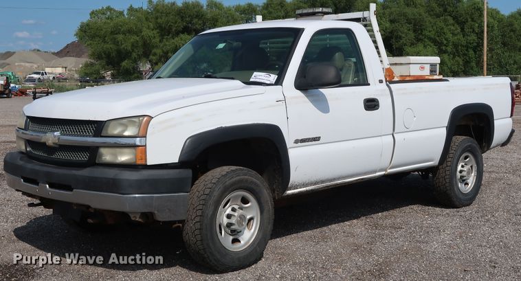 image for item DG4130 2005 Chevrolet Silverado 2500HD LS pickup truck