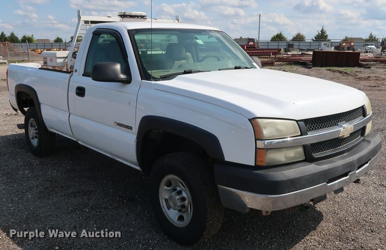 image for item DG4130 2005 Chevrolet Silverado 2500HD LS pickup truck