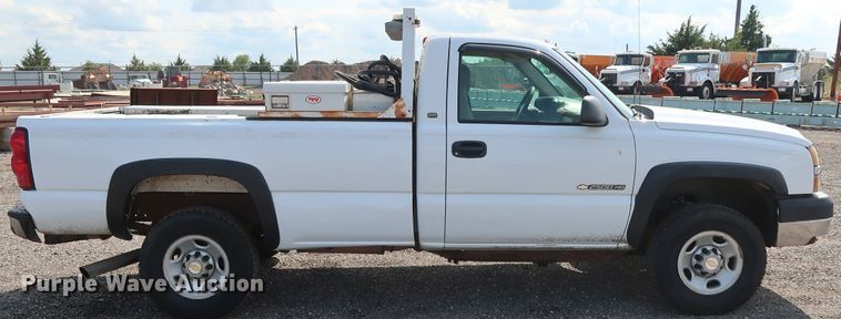 image for item DG4130 2005 Chevrolet Silverado 2500HD LS pickup truck