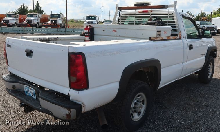 image for item DG4130 2005 Chevrolet Silverado 2500HD LS pickup truck