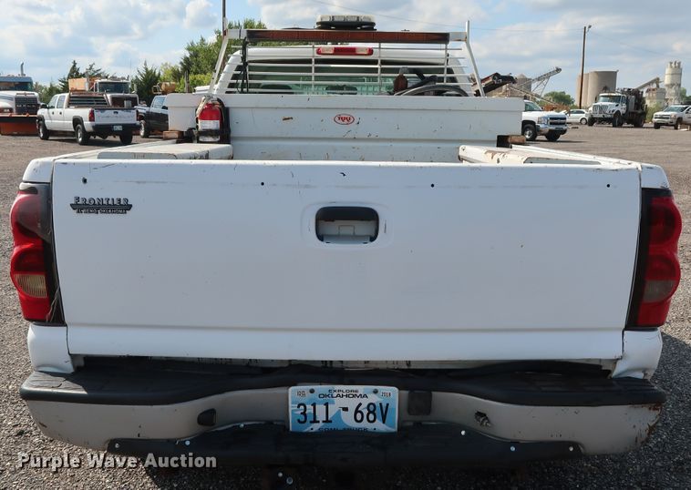 image for item DG4130 2005 Chevrolet Silverado 2500HD LS pickup truck