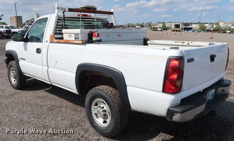 image for item DG4130 2005 Chevrolet Silverado 2500HD LS pickup truck
