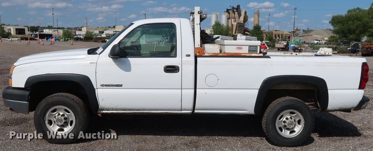 image for item DG4130 2005 Chevrolet Silverado 2500HD LS pickup truck