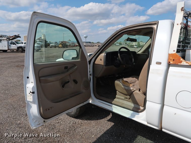 image for item DG4130 2005 Chevrolet Silverado 2500HD LS pickup truck