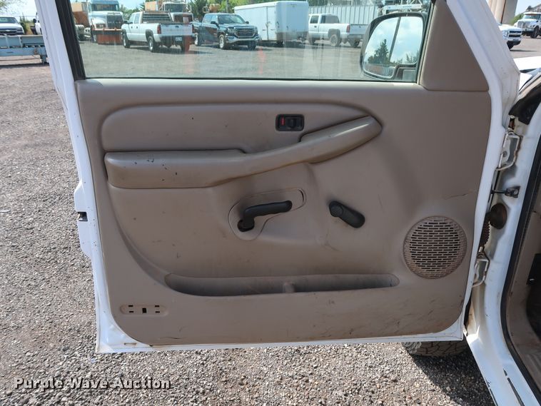 image for item DG4130 2005 Chevrolet Silverado 2500HD LS pickup truck