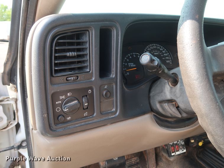 image for item DG4130 2005 Chevrolet Silverado 2500HD LS pickup truck