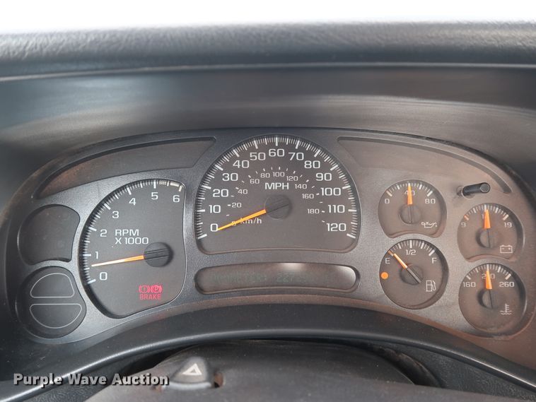 image for item DG4130 2005 Chevrolet Silverado 2500HD LS pickup truck